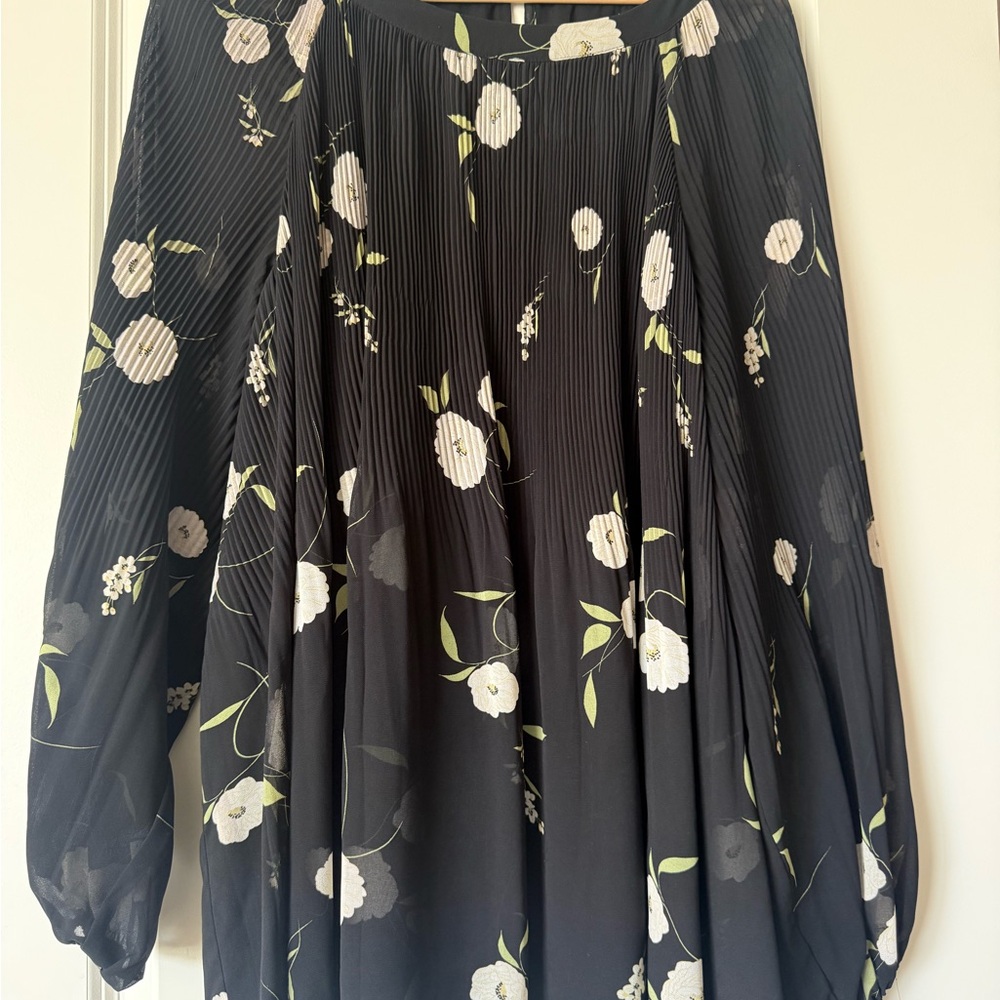 Black Floral Pleated Blouse